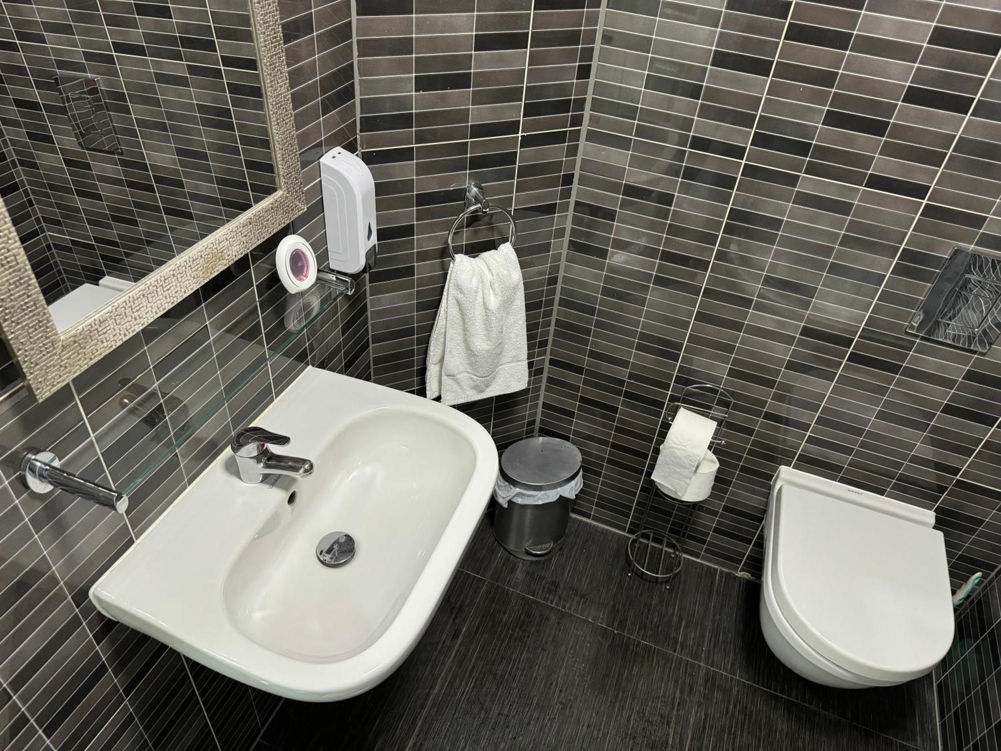 Namaste Palace Hotel NWI Buitenkant foto